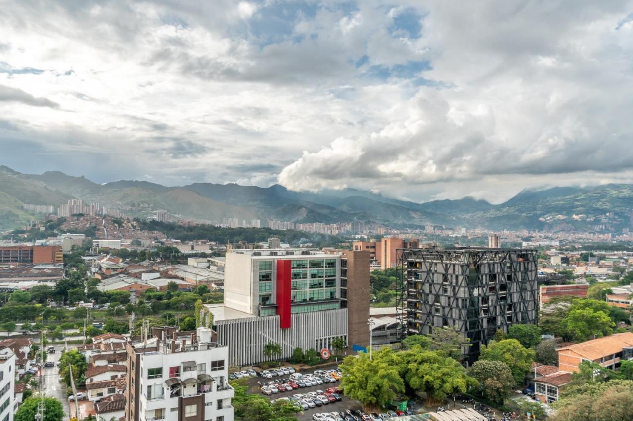 Apartamentos Go Living & Suites By Housy Host Medellín Esterno foto