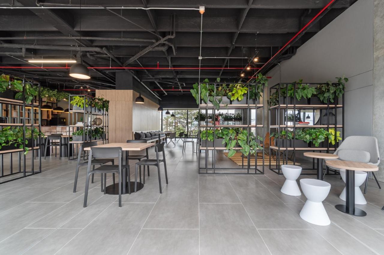 Apartamentos Go Living & Suites By Housy Host Medellín Esterno foto