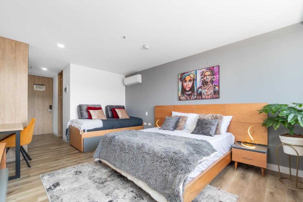 Apartamentos Go Living & Suites By Housy Host Medellín Esterno foto