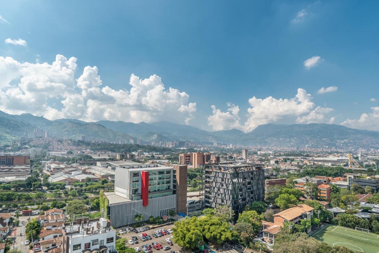 Apartamentos Go Living & Suites By Housy Host Medellín Esterno foto