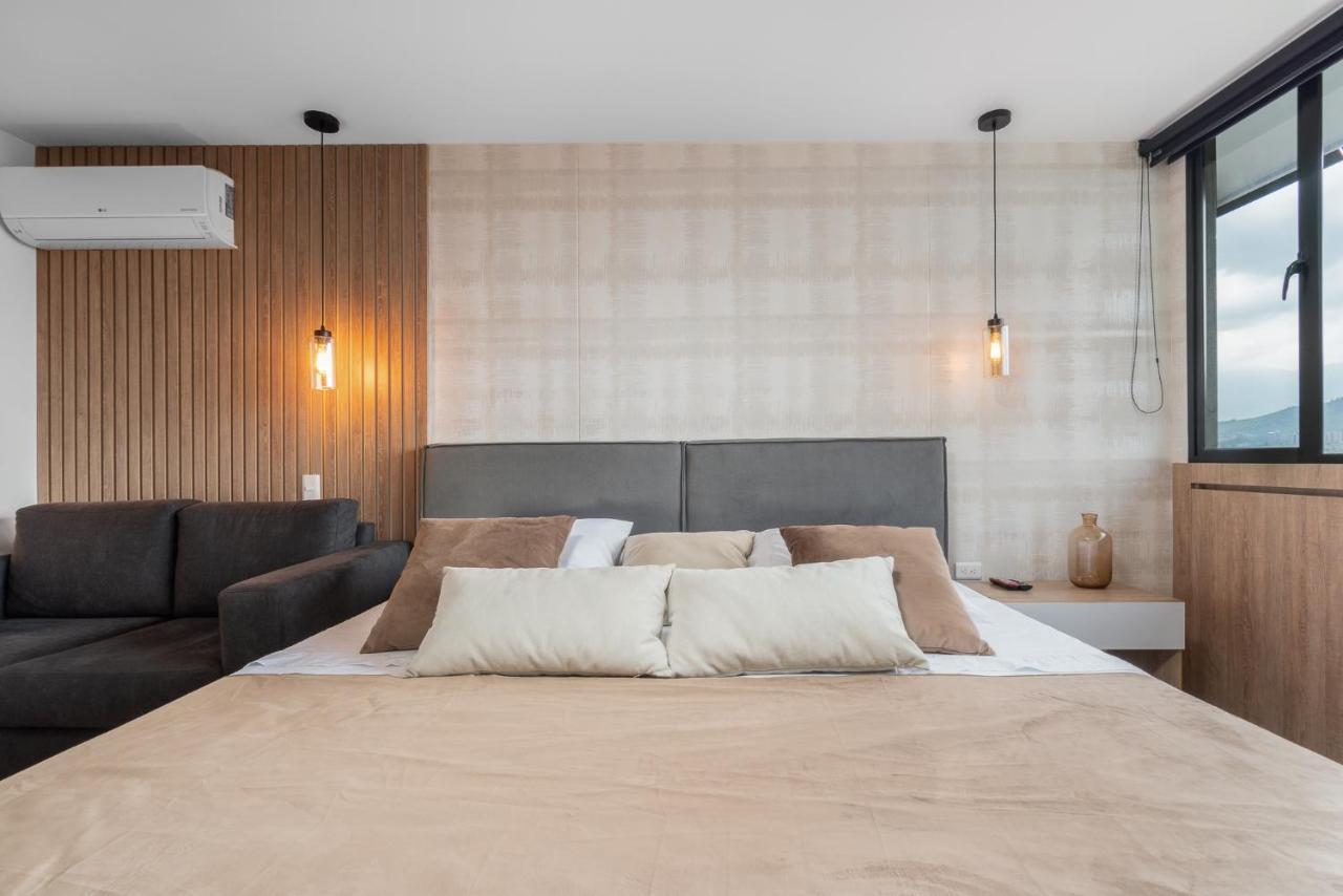 Apartamentos Go Living & Suites By Housy Host Medellín Esterno foto