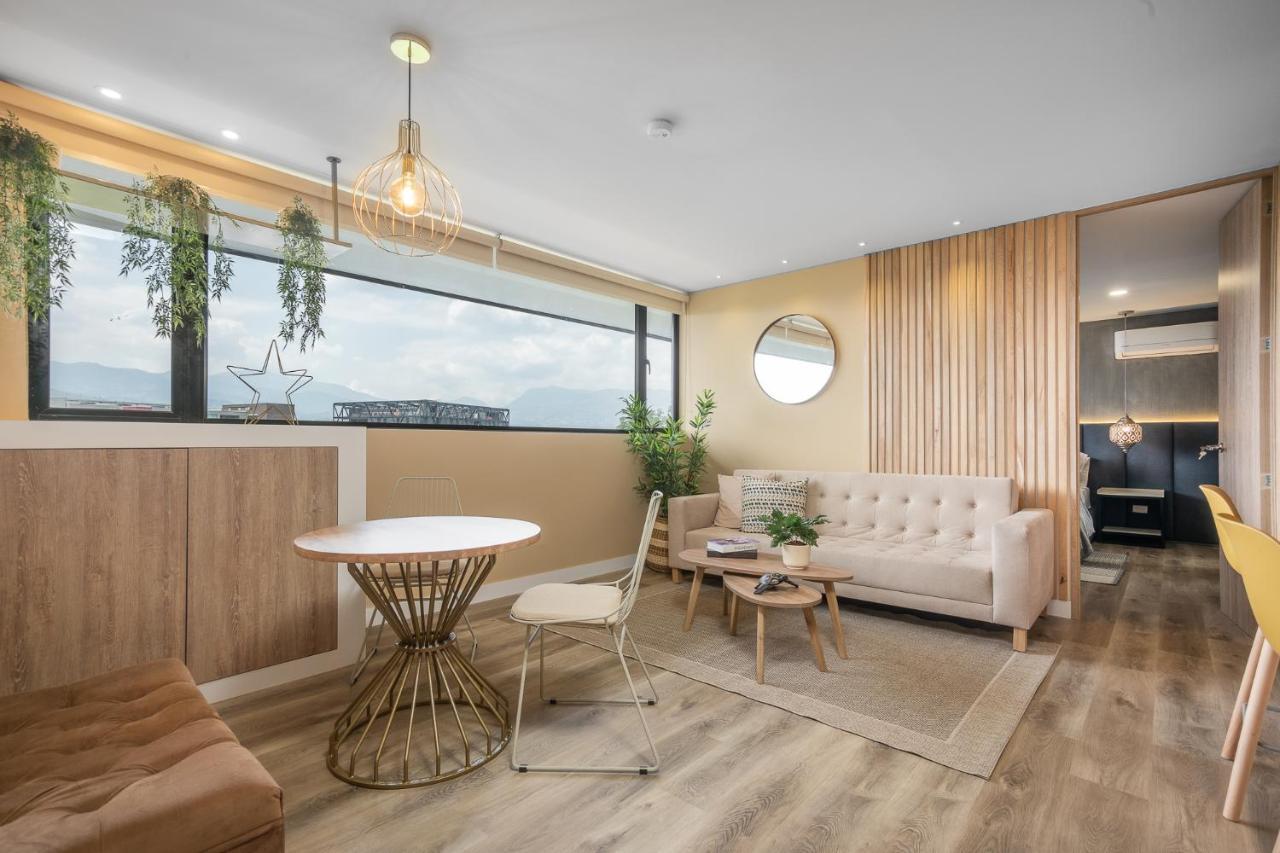 Apartamentos Go Living & Suites By Housy Host Medellín Esterno foto