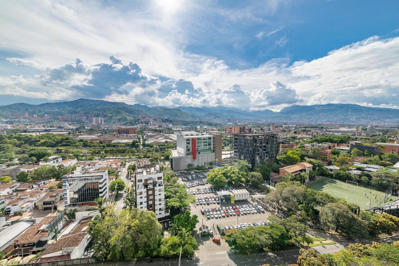 Apartamentos Go Living & Suites By Housy Host Medellín Esterno foto