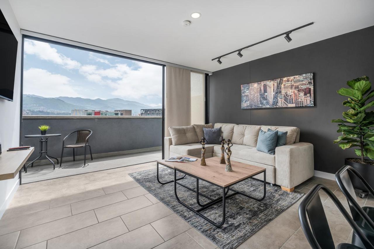 Apartamentos Go Living & Suites By Housy Host Medellín Esterno foto