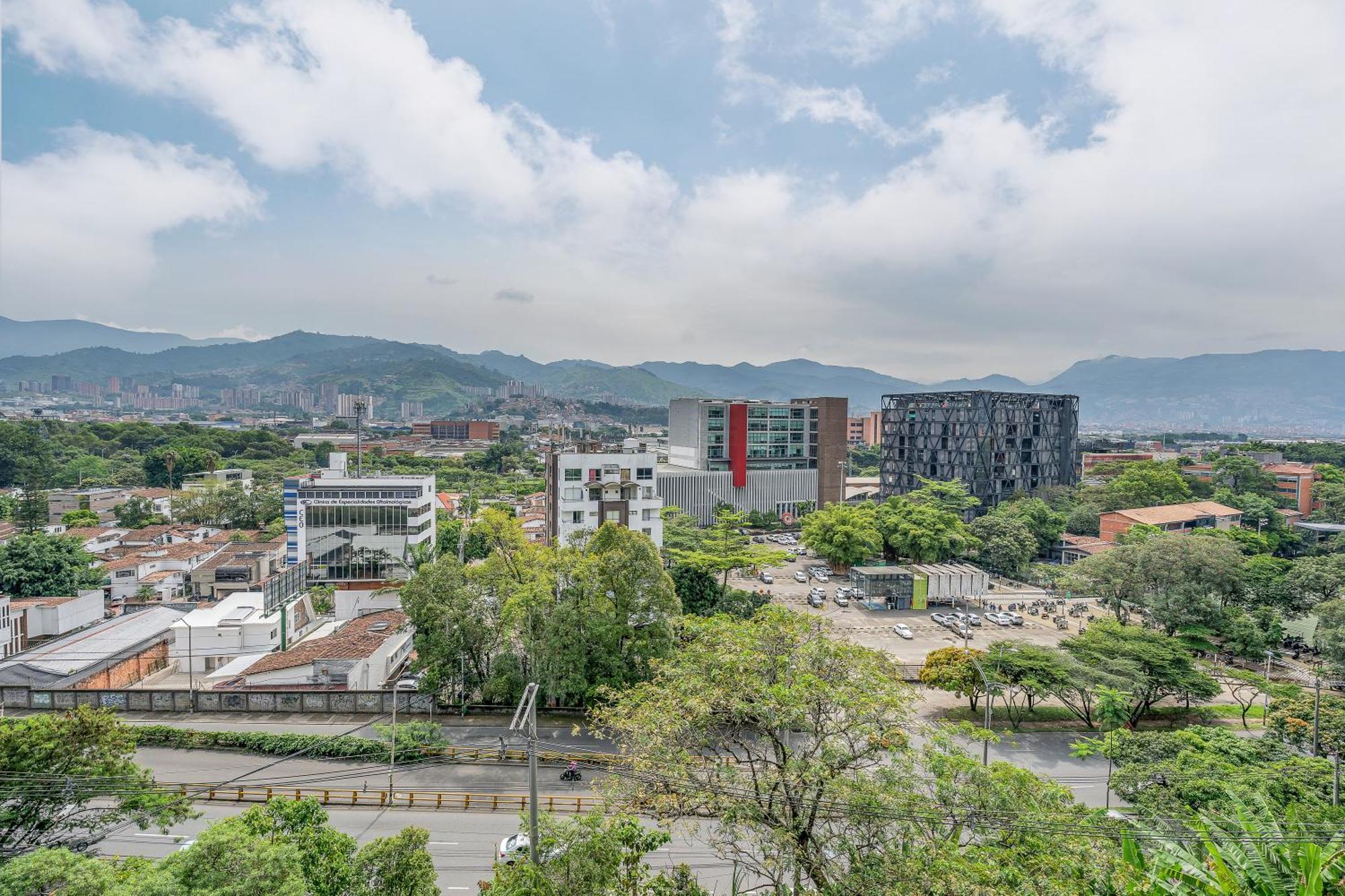 Apartamentos Go Living & Suites By Housy Host Medellín Esterno foto