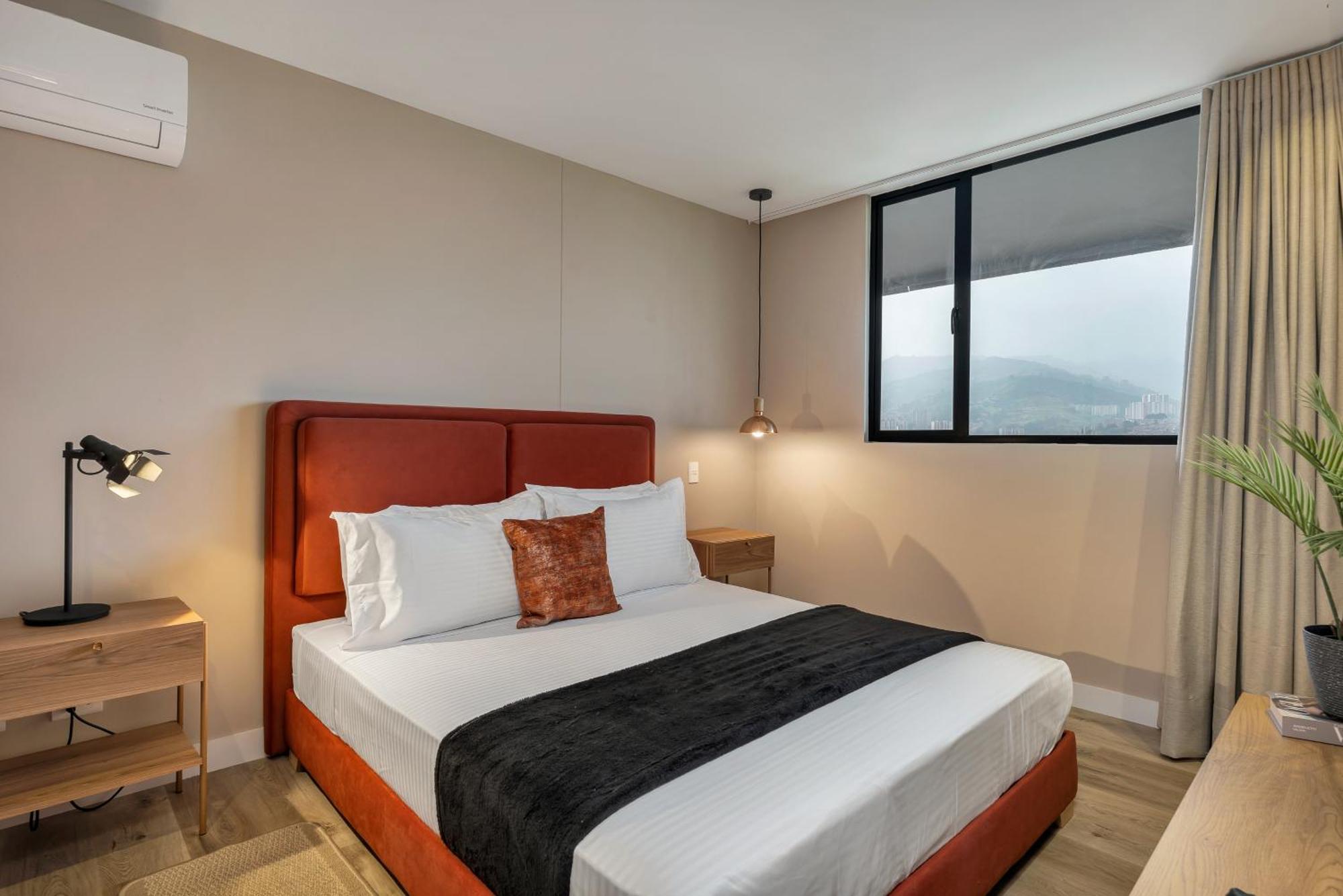 Apartamentos Go Living & Suites By Housy Host Medellín Esterno foto